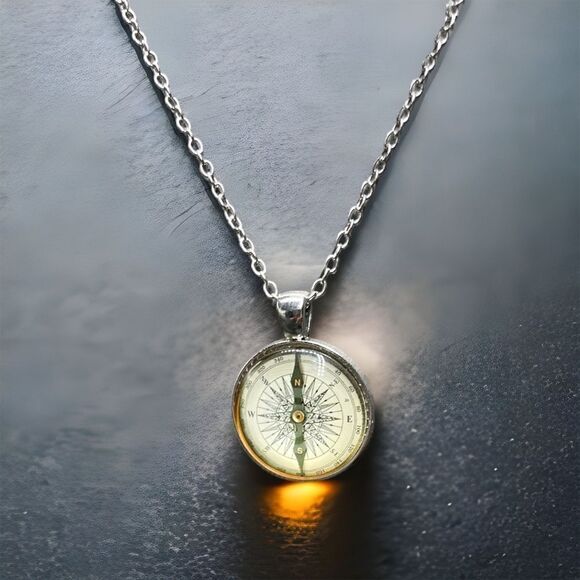 Unisex l Rustic Compass Decor l Necklace l New - Picture 7 of 8